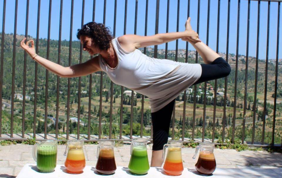 יוגה בסדנת צום מיצים