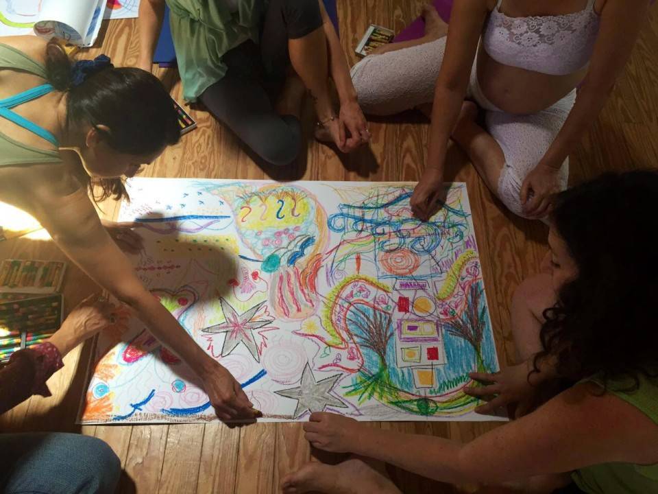 סדנת יוגה נשית ויצירה אינטואיטיבית